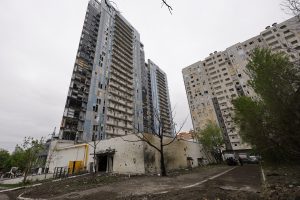 Charkive rusai smogė daugiaaukščiam gyvenamajam namui