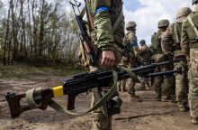 JAV kaltina Rusiją Ukrainoje naudojant cheminius ginklus